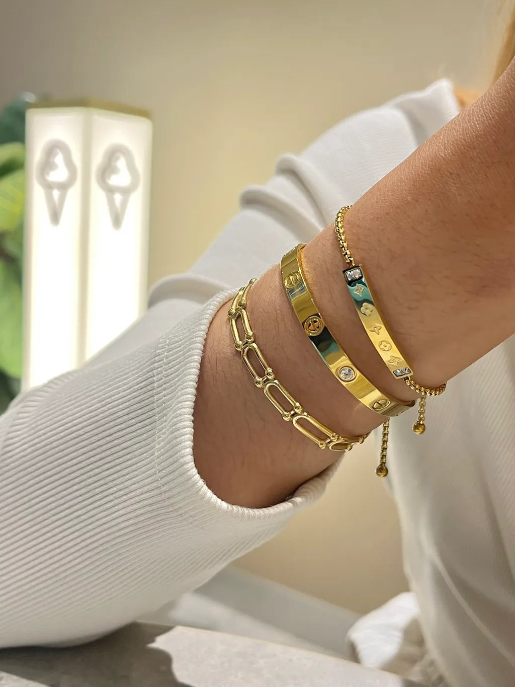 Lvie Curved Adjustable Gold 18K